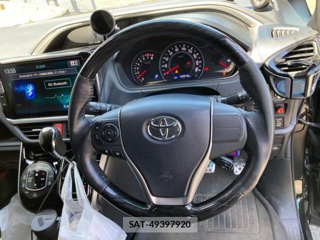 Toyota VOXY 2019-03 8076089-12