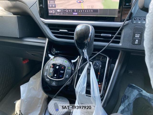 Toyota VOXY 2019-03 8076089-19