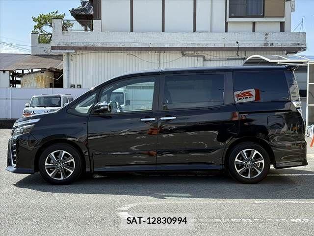 Toyota VOXY 2020-06 8076086-10