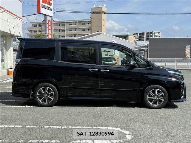 Toyota VOXY 2020-06 8076086-11