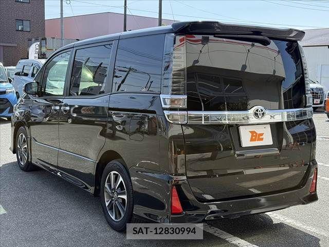 Toyota VOXY 2020-06 8076086-14