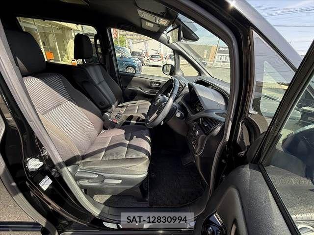 Toyota VOXY 2020-06 8076086-15