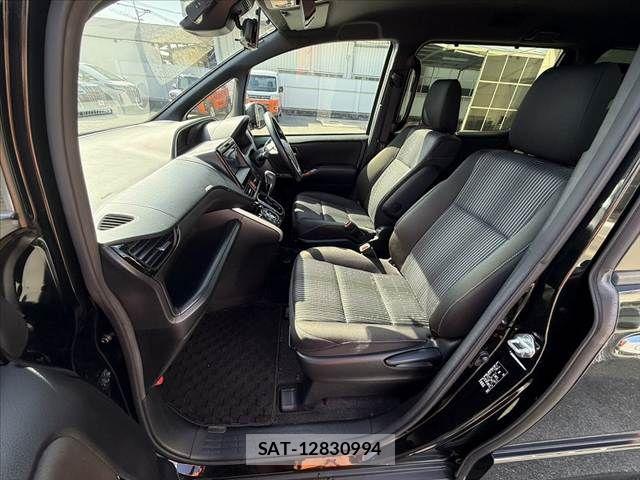 Toyota VOXY 2020-06 8076086-16