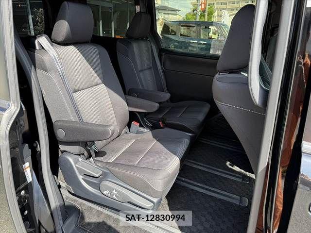 Toyota VOXY 2020-06 8076086-17