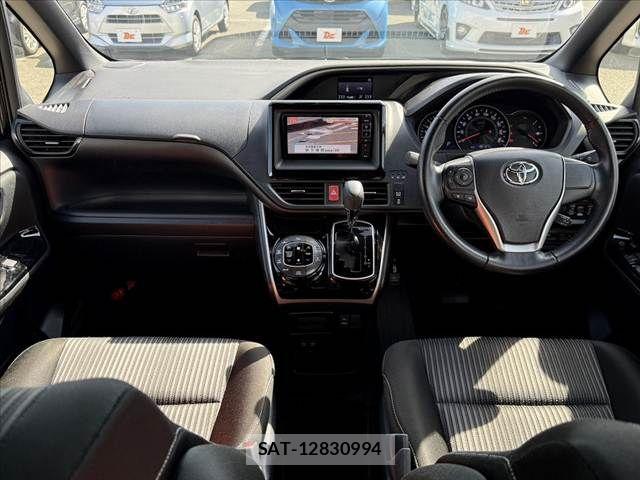 Toyota VOXY 2020-06 8076086-1