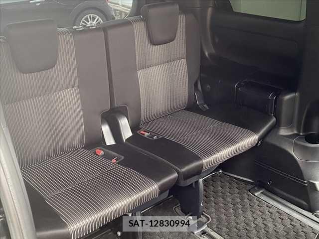 Toyota VOXY 2020-06 8076086-20