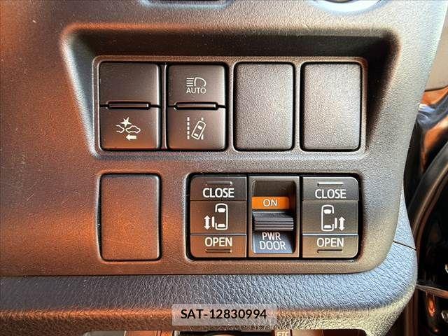 Toyota VOXY 2020-06 8076086-25