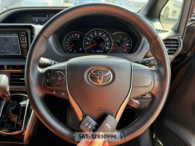 Toyota VOXY 2020-06 8076086-27