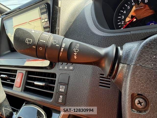 Toyota VOXY 2020-06 8076086-28