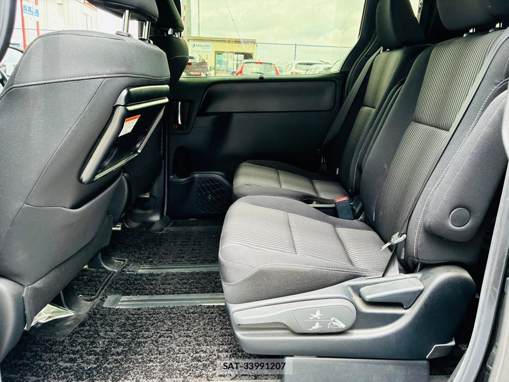 Toyota VOXY 2019-06 8044946-9