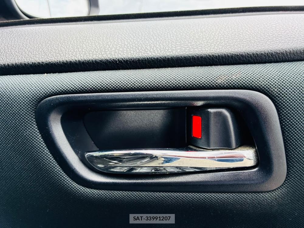 Toyota VOXY 2019-06 8044946-17
