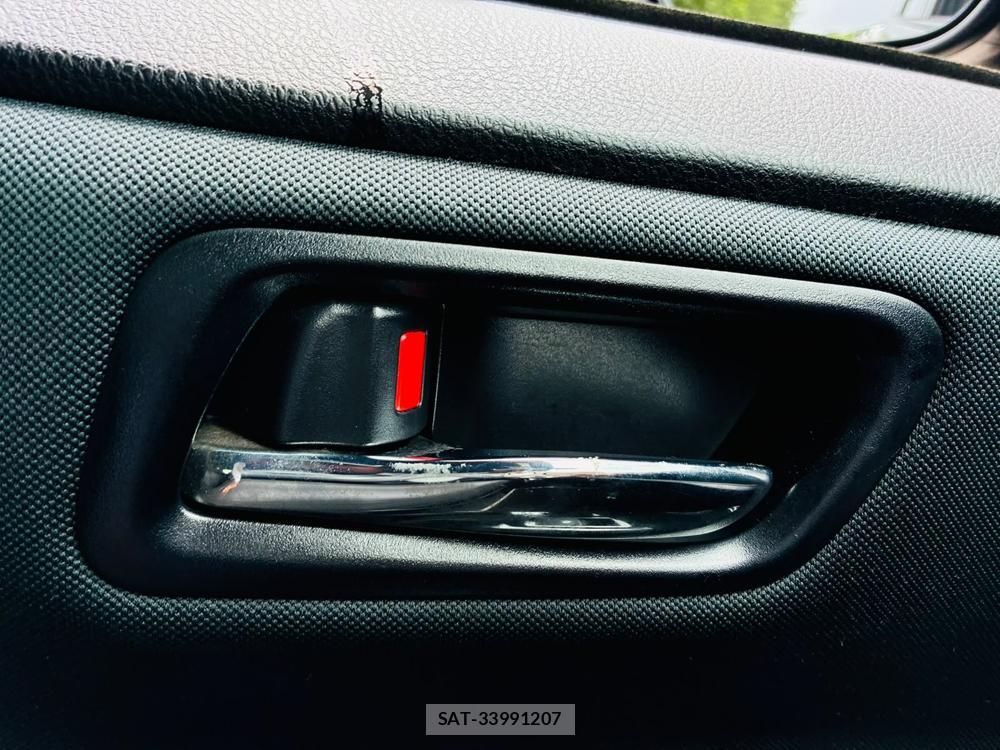 Toyota VOXY 2019-06 8044946-18