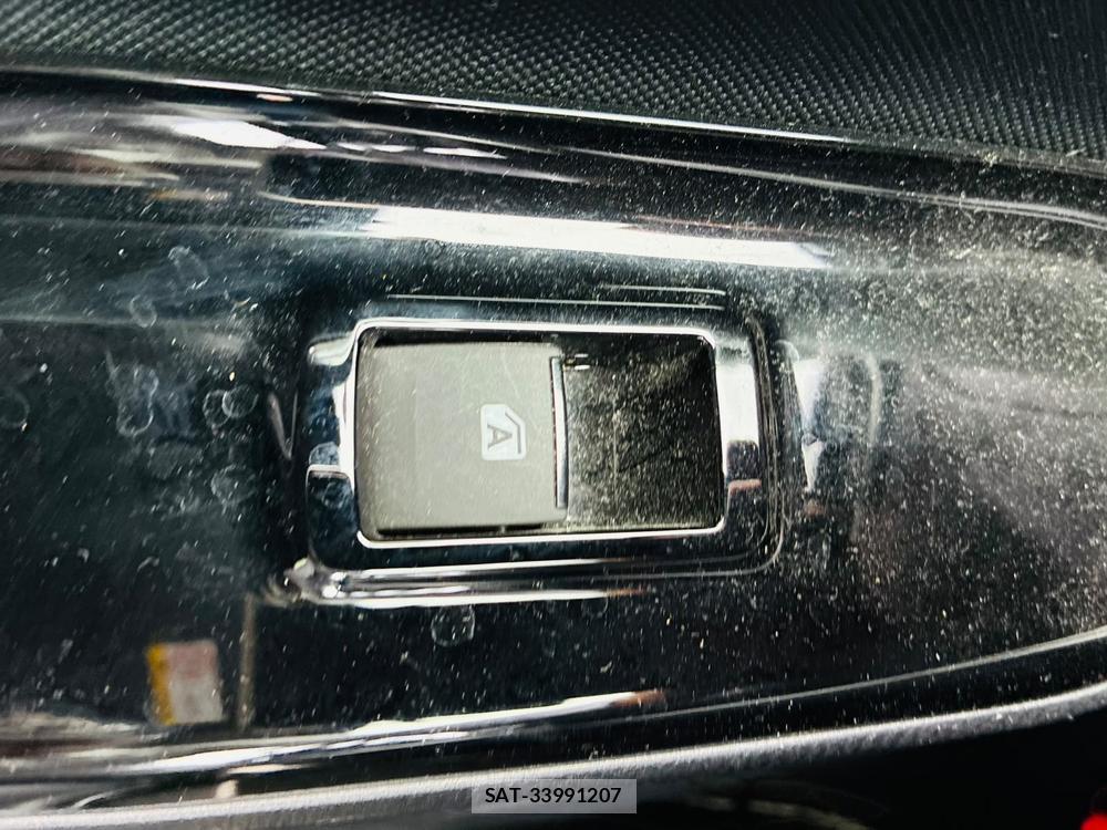 Toyota VOXY 2019-06 8044946-20