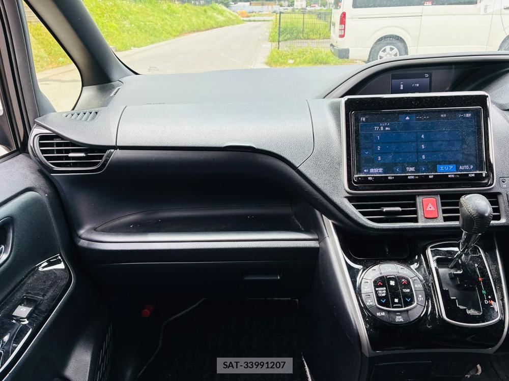 Toyota VOXY 2019-06 8044946-21