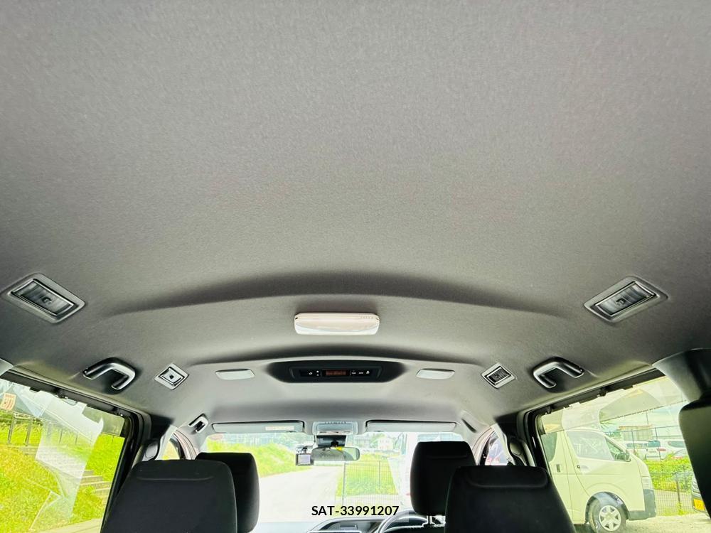 Toyota VOXY 2019-06 8044946-24