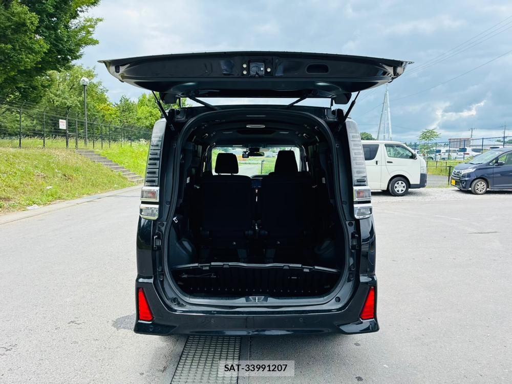 Toyota VOXY 2019-06 8044946-26