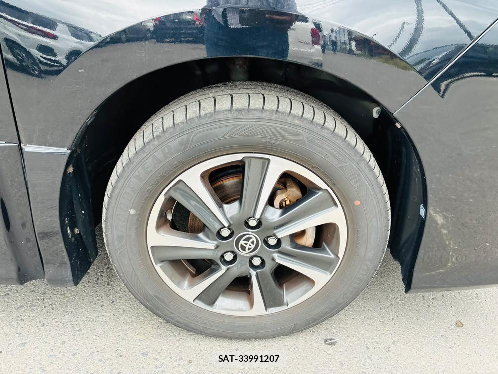 Toyota VOXY 2019-06 8044946-27