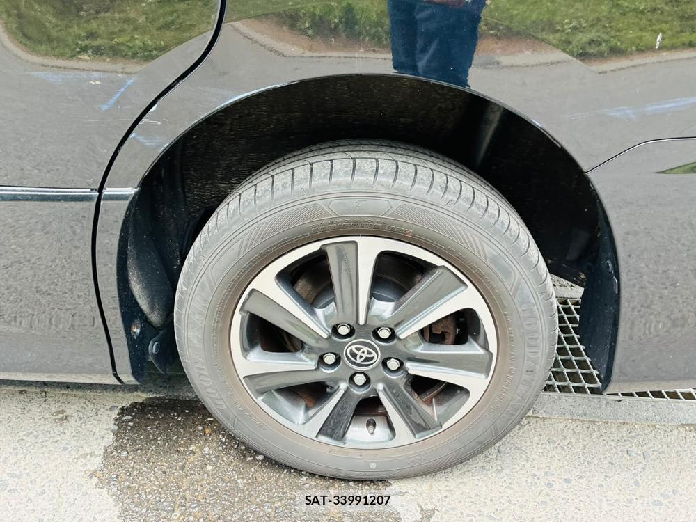 Toyota VOXY 2019-06 8044946-28