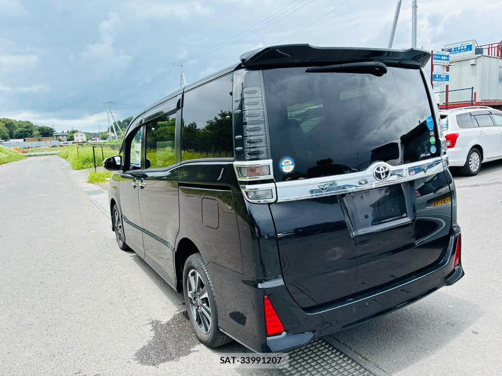 Toyota VOXY 2019-06 8044946-2