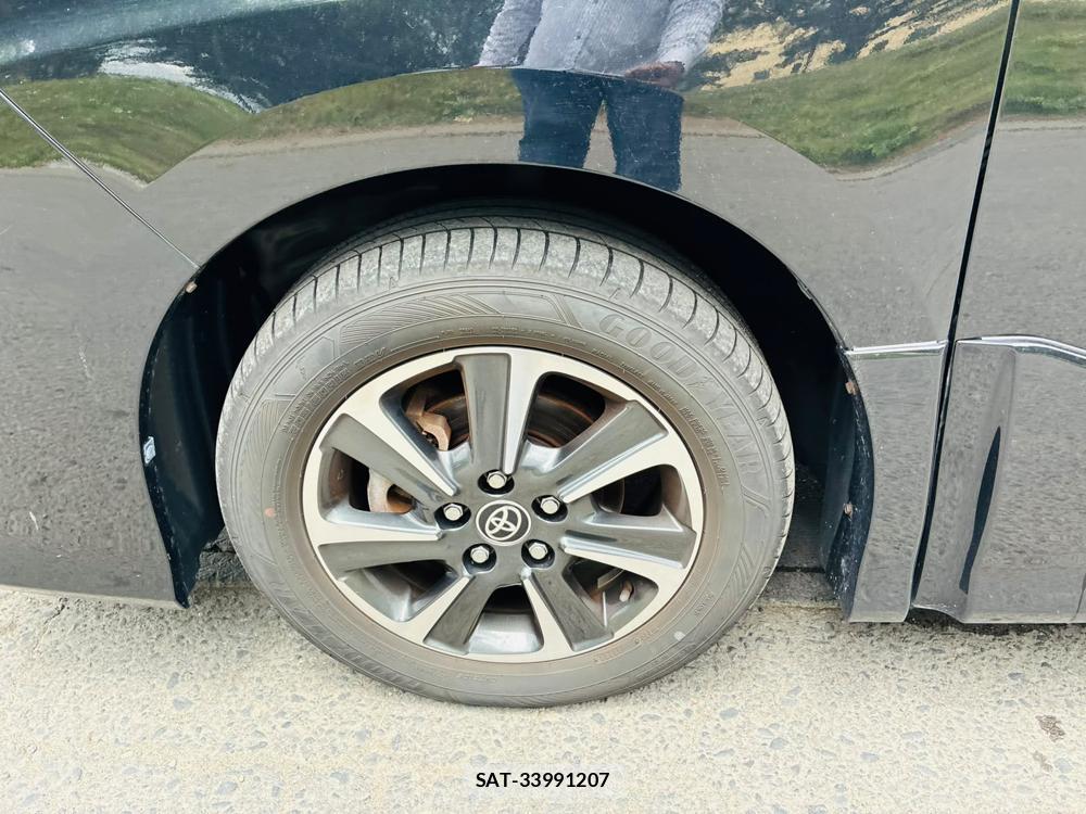 Toyota VOXY 2019-06 8044946-29
