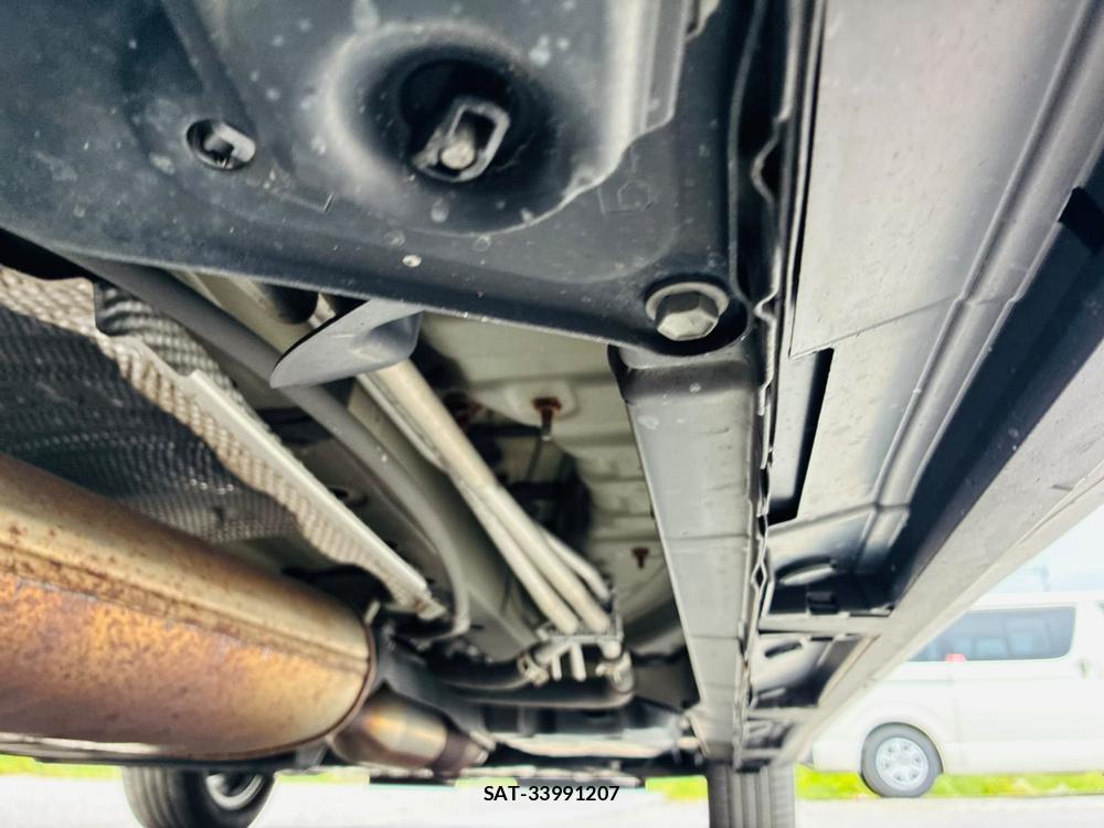 Toyota VOXY 2019-06 8044946-35