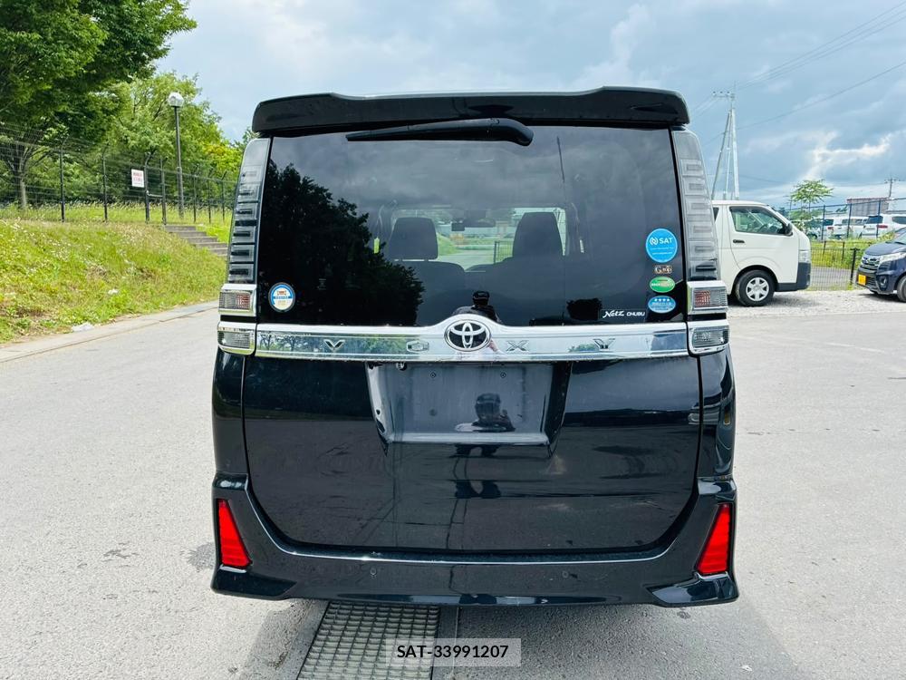 Toyota VOXY 2019-06 8044946-3