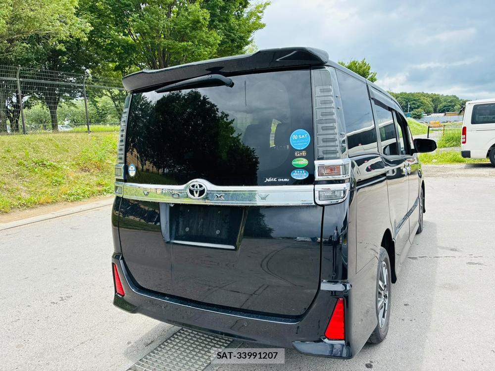 Toyota VOXY 2019-06 8044946-4