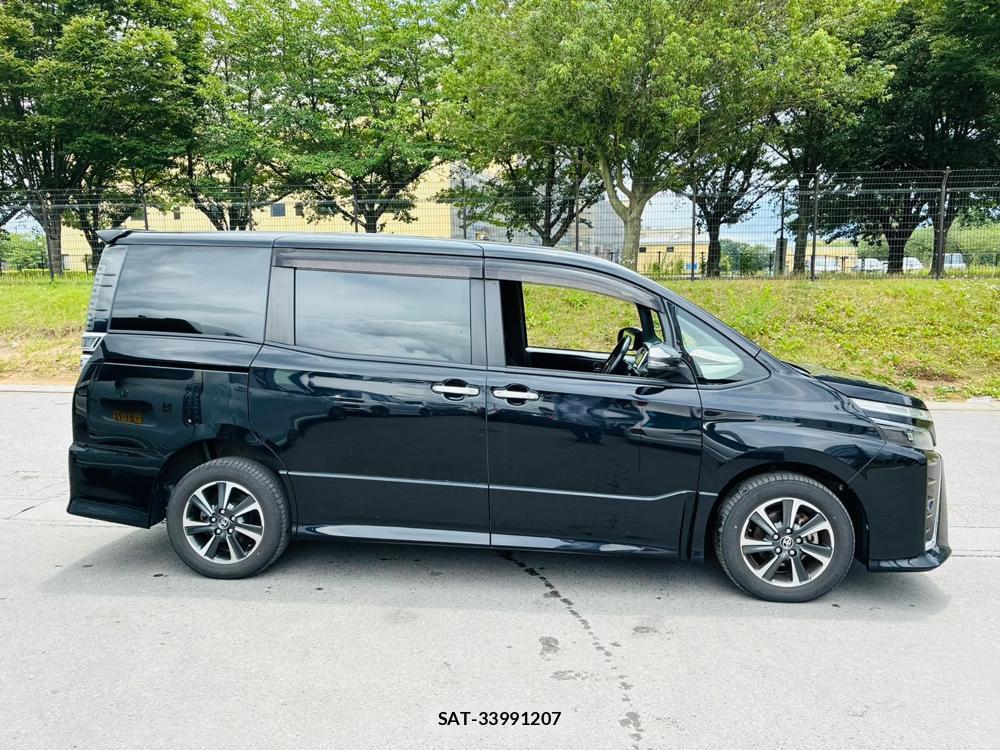 Toyota VOXY 2019-06 8044946-5