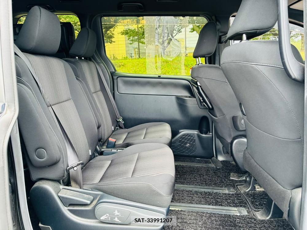 Toyota VOXY 2019-06 8044946-8
