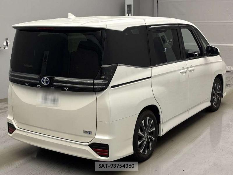 Toyota VOXY 2022-03 8080429-1