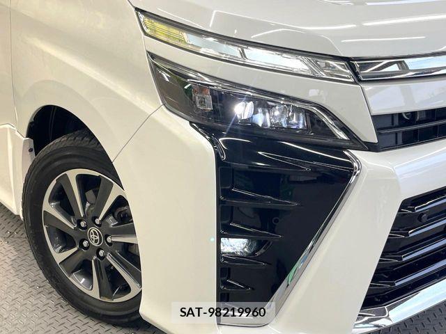 Toyota VOXY 2019-12 8102573-11