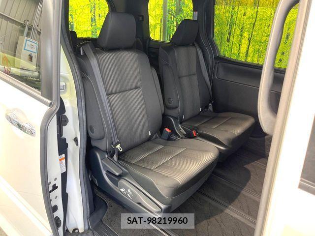 Toyota VOXY 2019-12 8102573-8