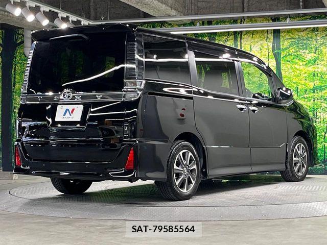 Toyota VOXY 2021-03 8102574-17