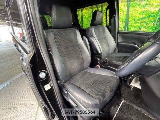 Toyota VOXY 2021-03 8102574-7