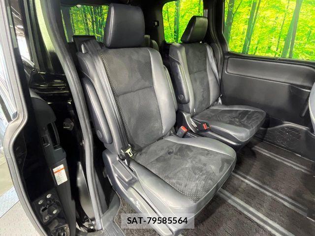Toyota VOXY 2021-03 8102574-8