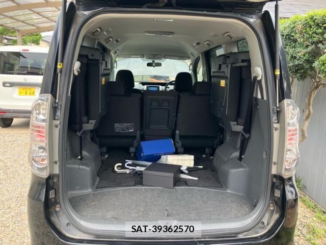 Toyota VOXY 2010-03 8102626-12