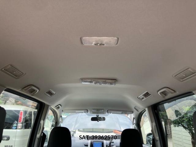 Toyota VOXY 2010-03 8102626-13