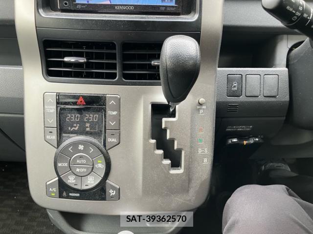 Toyota VOXY 2010-03 8102626-18
