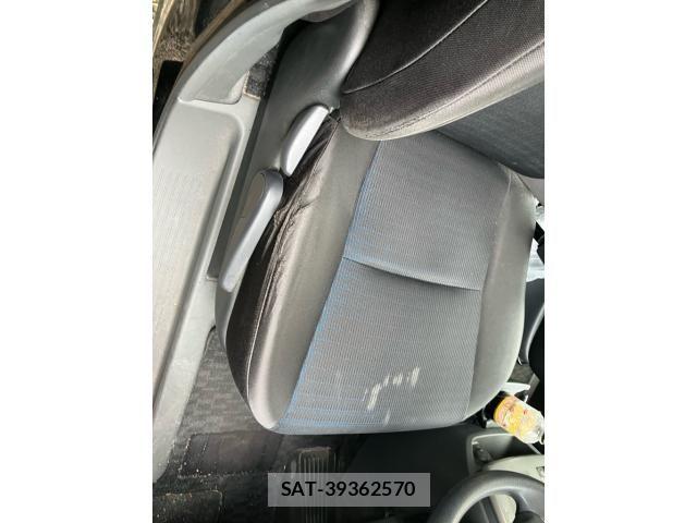 Toyota VOXY 2010-03 8102626-21
