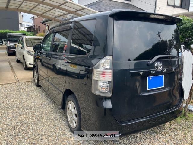 Toyota VOXY 2010-03 8102626-2