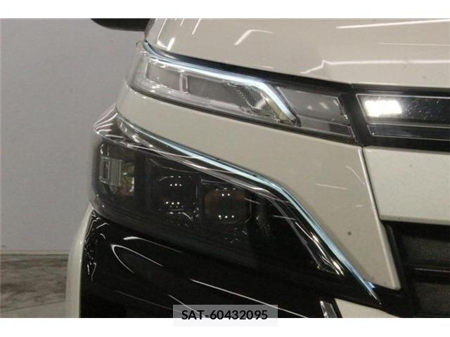 Toyota VOXY 2020-12 8102579-11
