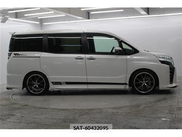Toyota VOXY 2020-12 8102579-3