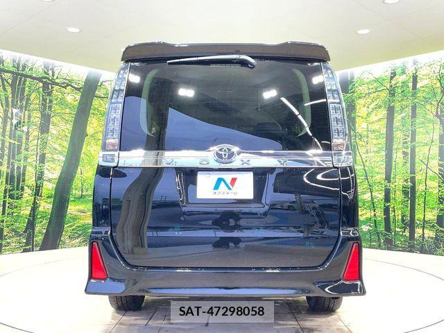 Toyota VOXY 2016-02 8102598-14