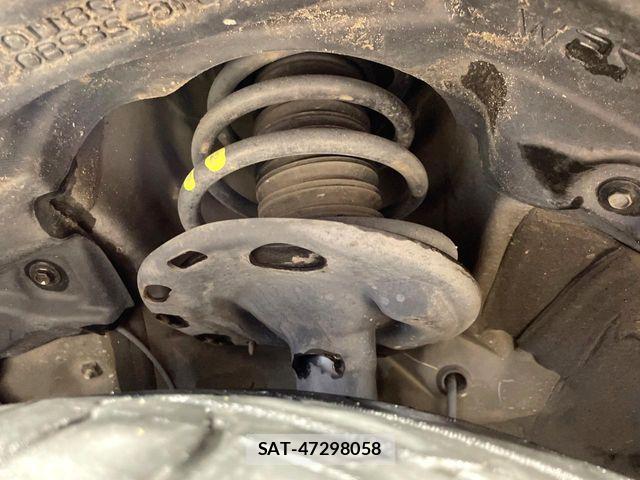 Toyota VOXY 2016-02 8102598-19