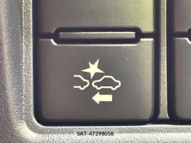 Toyota VOXY 2016-02 8102598-2