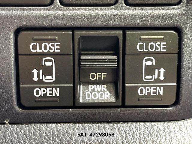 Toyota VOXY 2016-02 8102598-5