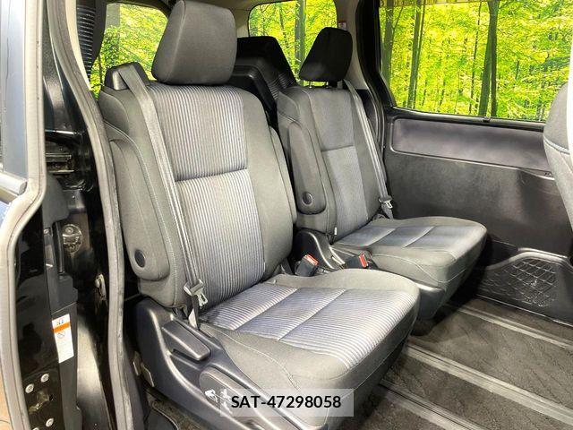 Toyota VOXY 2016-02 8102598-7