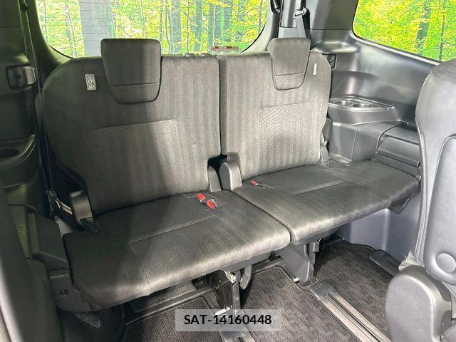 Toyota VOXY 2022-06 8102569-9