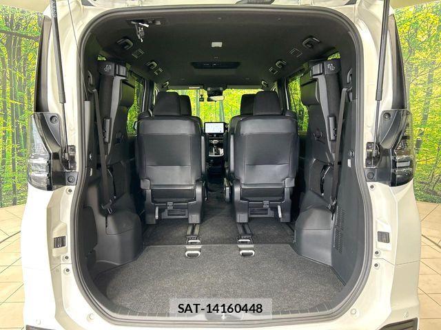 Toyota VOXY 2022-06 8102569-10
