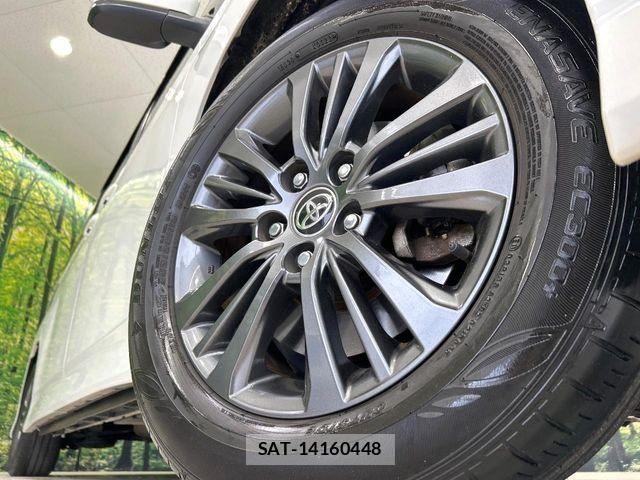 Toyota VOXY 2022-06 8102569-12
